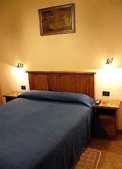 Margaret Hotel *